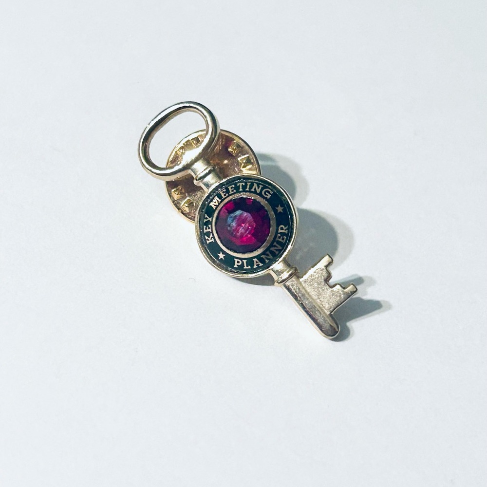 Gold Key Meeting Planner Pin